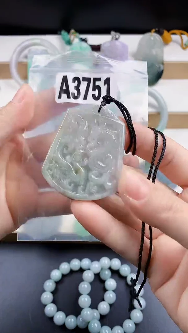 颈饰未镶嵌翡翠天然翡翠吊坠挂件