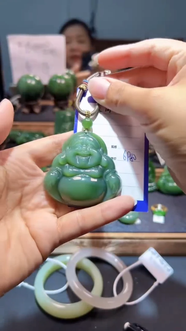 颈饰未镶嵌和田玉（碧玉）1