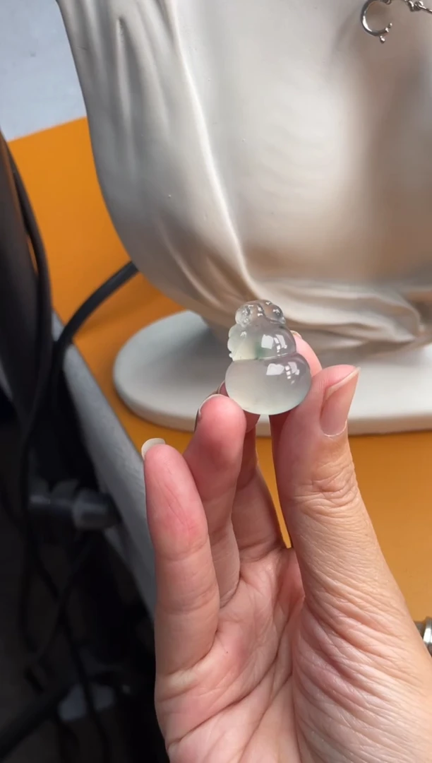 翡翠未镶嵌吊坠(不含链)葫芦