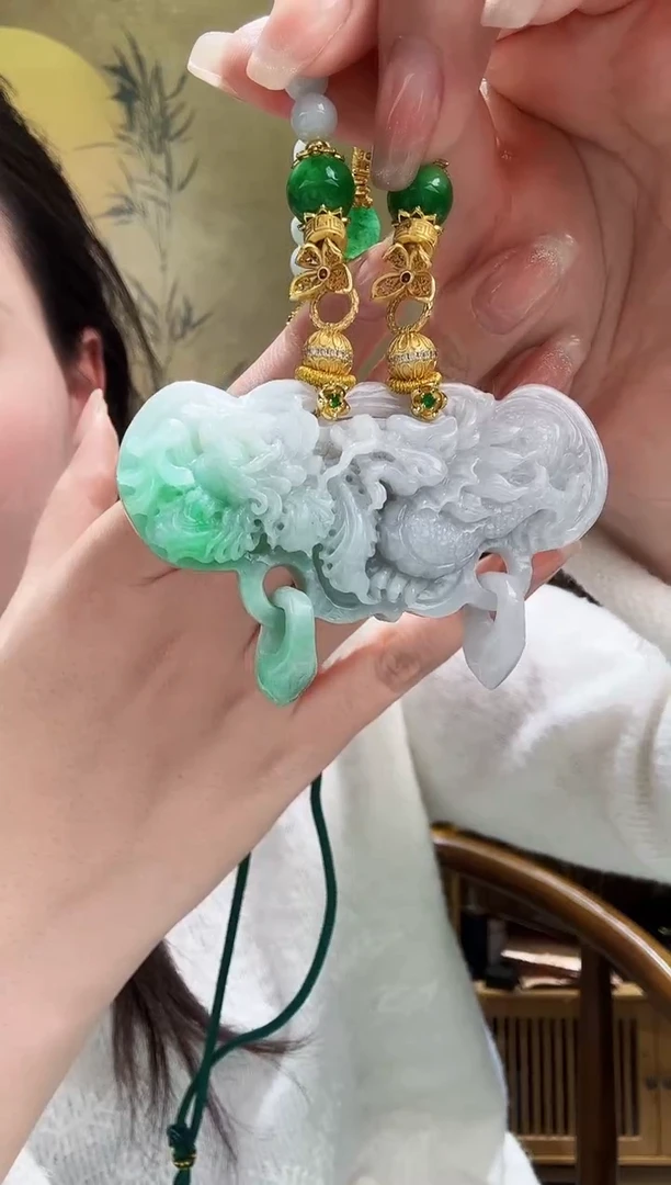 颈饰未镶嵌翡翠吊坠