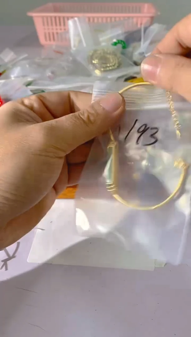 【闪购商品】水晶颈饰银S925镶嵌193红宝，蓝宝，多样性发一件赠链