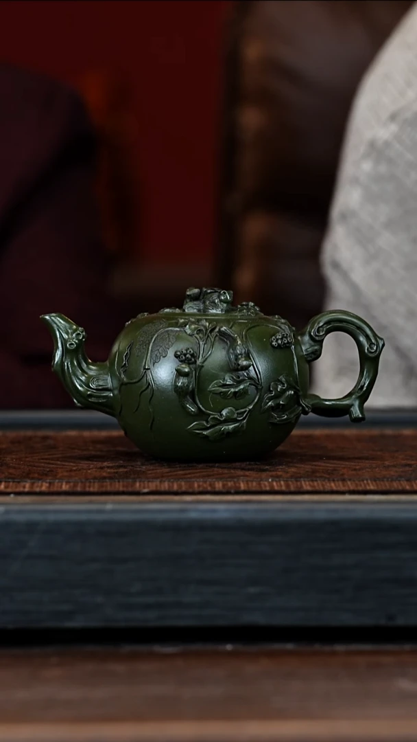 宜兴紫砂ZCP 绿泥 松鼠葡萄 340cc