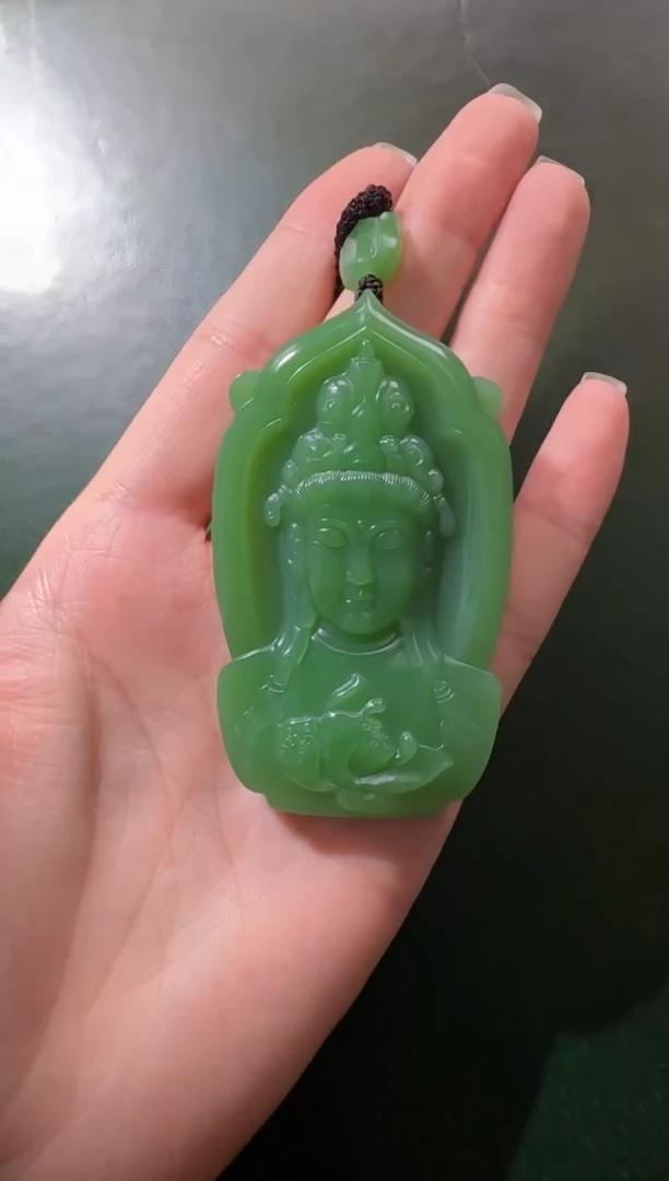 颈饰未镶嵌和田玉吊坠
