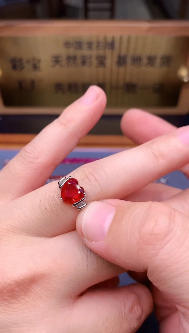 【闪购商品】红宝石戒指银S925镶嵌........