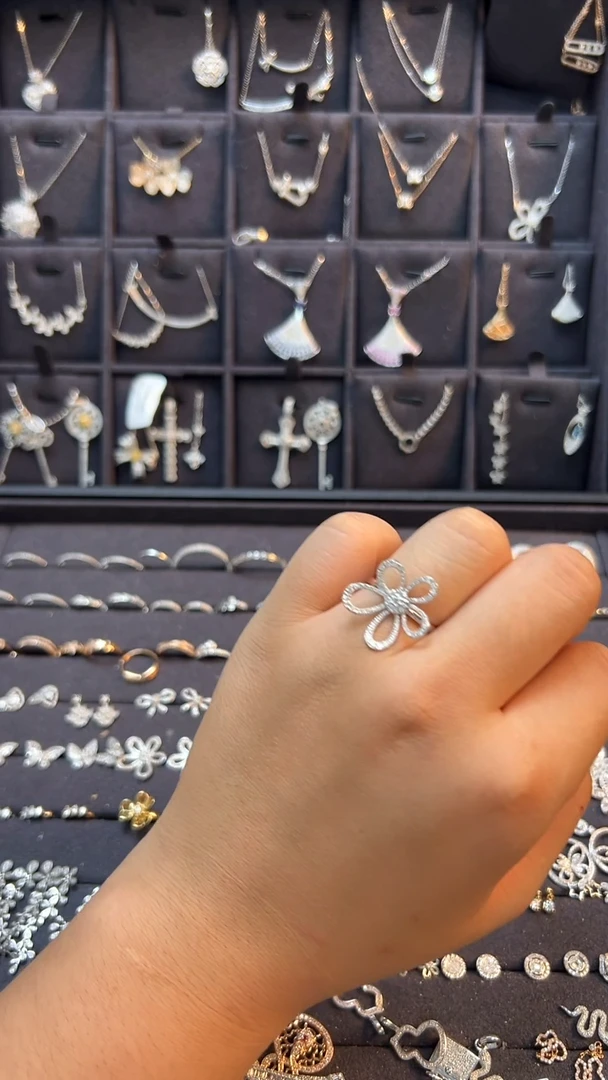 戒指/指环铂Pt950镶嵌钻石大格桑花戒指