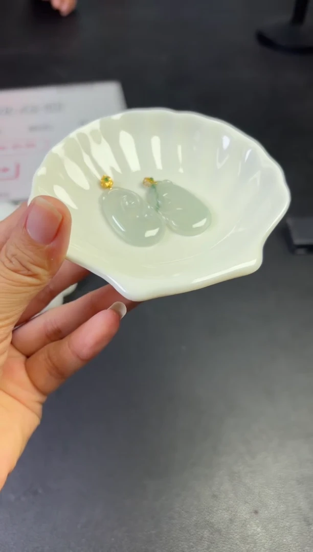 翡翠挂件18K金镶嵌多样性发一件如意