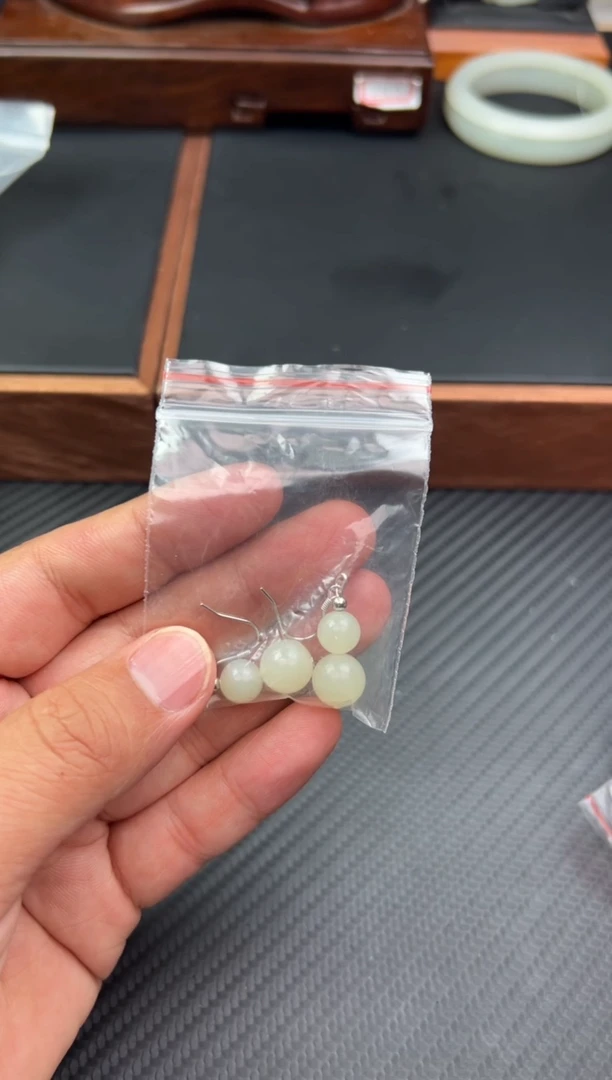 【闪购商品】和田玉耳饰未镶嵌且末微色差近矿