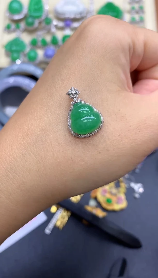 颈饰18K金镶嵌翡翠261-中国好珍宝