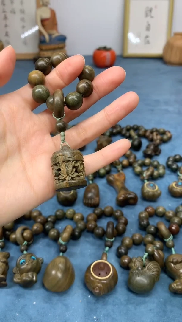 【闪购商品】维腊木（绿檀）把件西番莲香囊 送1瓶香丸