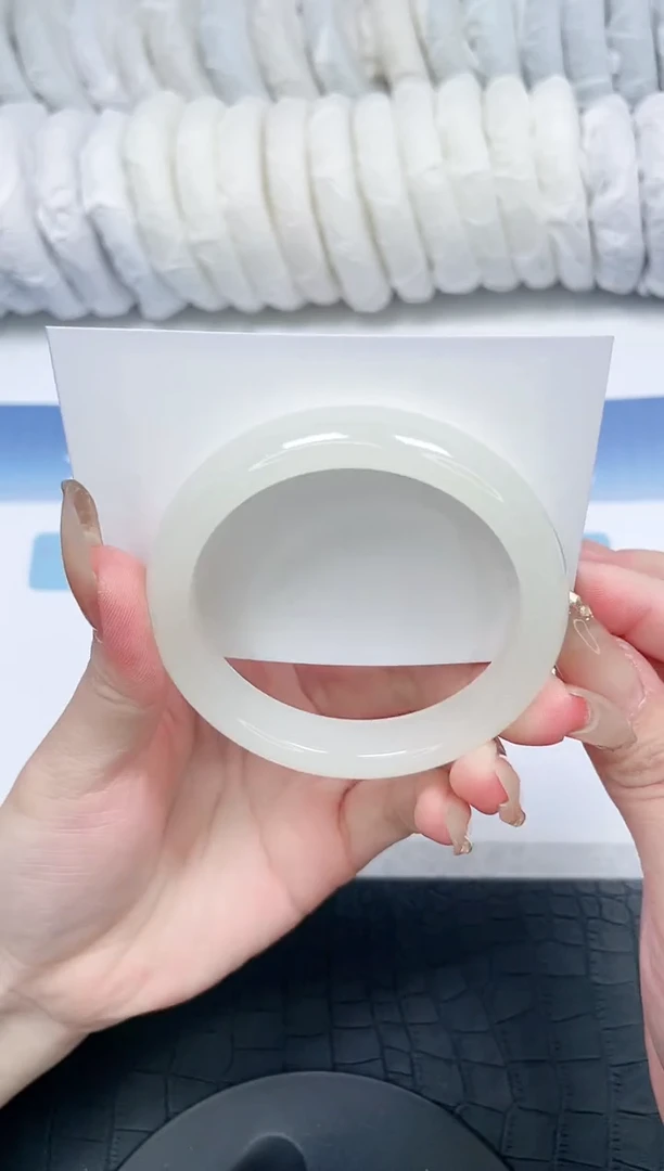 【闪购商品】石英质玉手镯未镶嵌V132-57.8