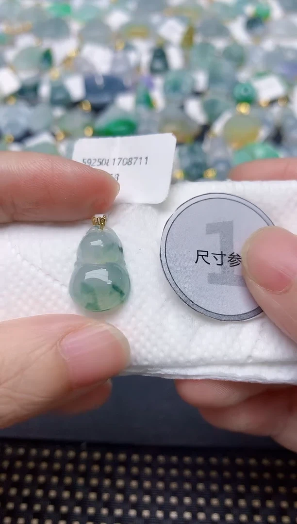 颈饰18K金镶嵌翡翠天然缅甸A货翡翠