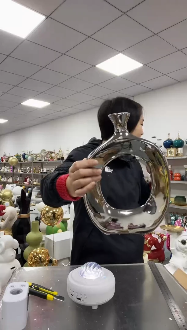 【闪购商品】悦美银色镂空花瓶（矮款）