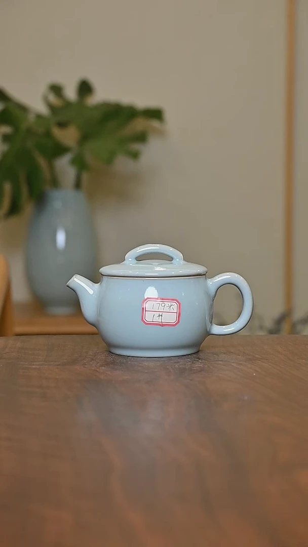 1#汉瓦壶 天青 微瑕 无款