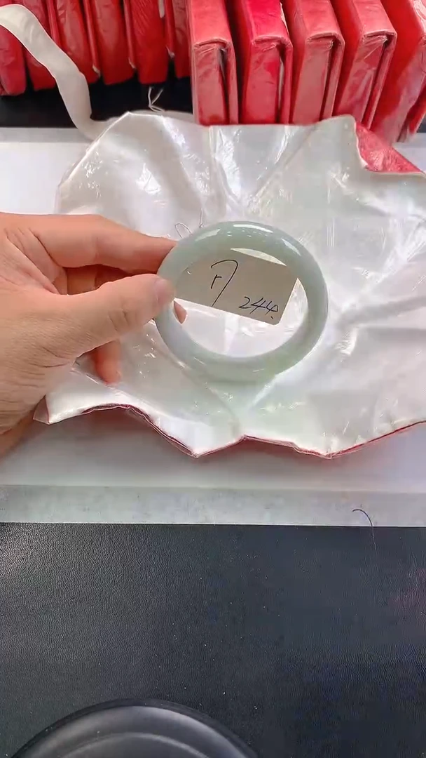 未镶嵌手镯翡翠244