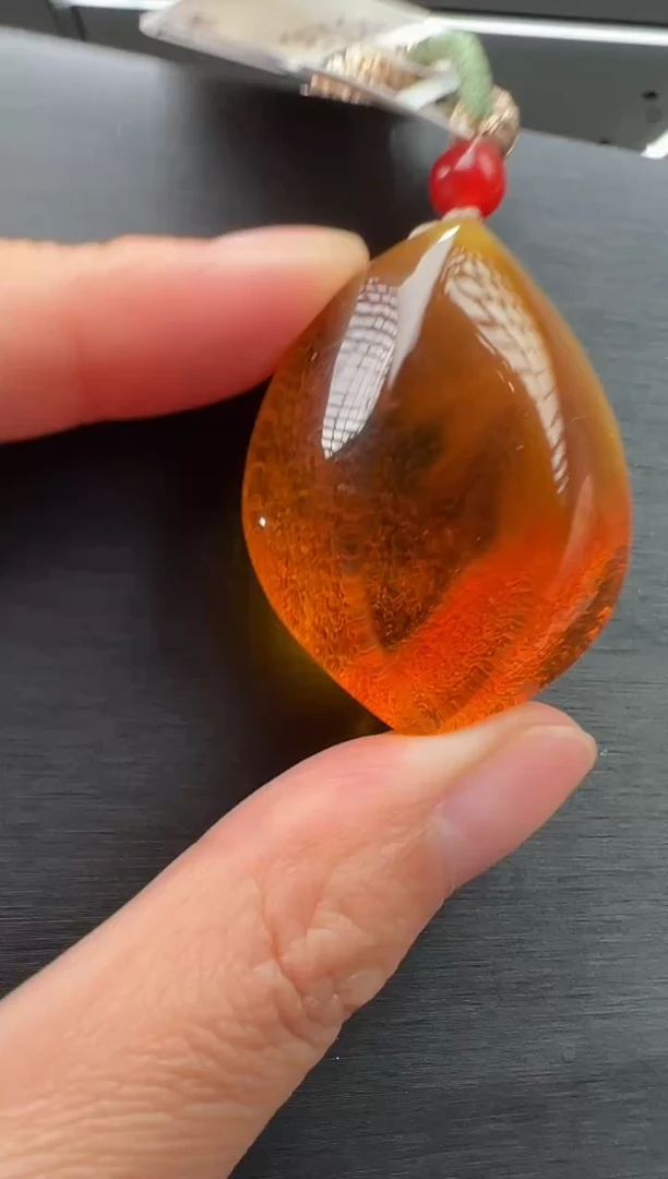 未镶嵌颈饰琥珀吊坠