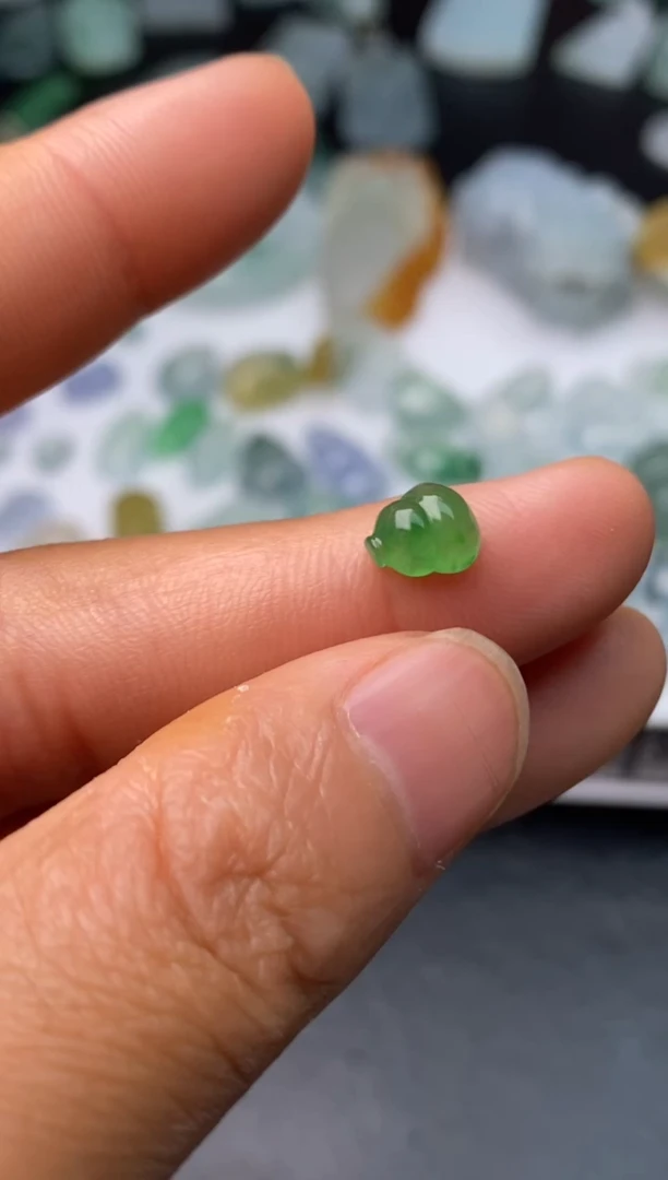 定制翡翠未镶嵌翡翠毛货~多样性发一个