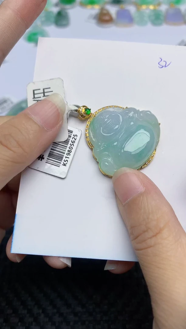 翡翠18K金镶嵌颈饰天然翡翠A货