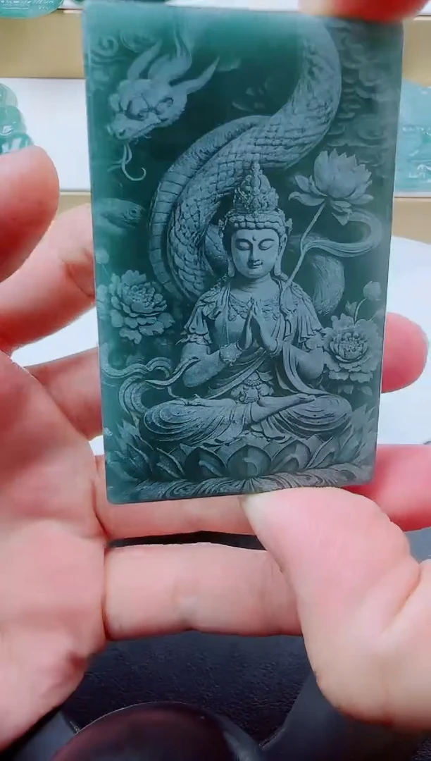 翡翠未镶嵌颈饰本命佛蛇