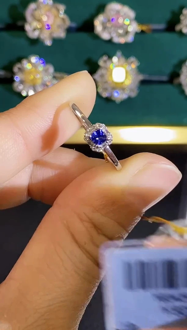 戒指蓝宝石18K金镶嵌戒指