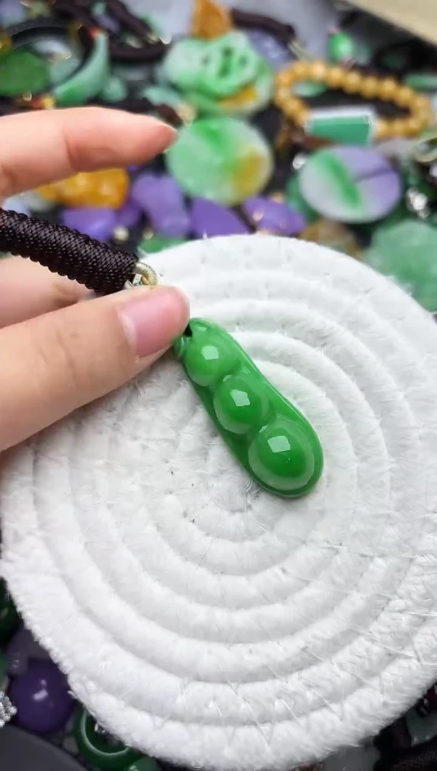 颈饰未镶嵌翡翠缅甸翡翠吊坠