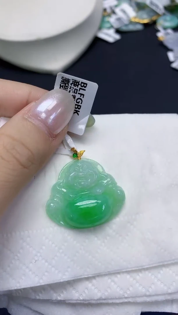 翡翠18K金镶嵌颈饰天然缅甸翡翠A货