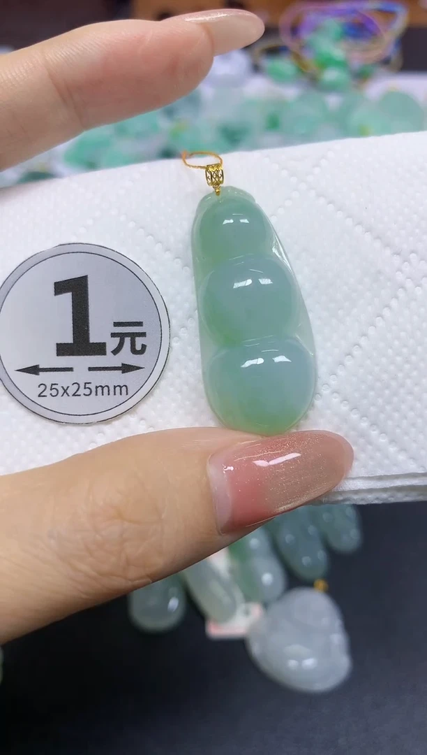 颈饰18K金镶嵌翡翠天然翡翠A货