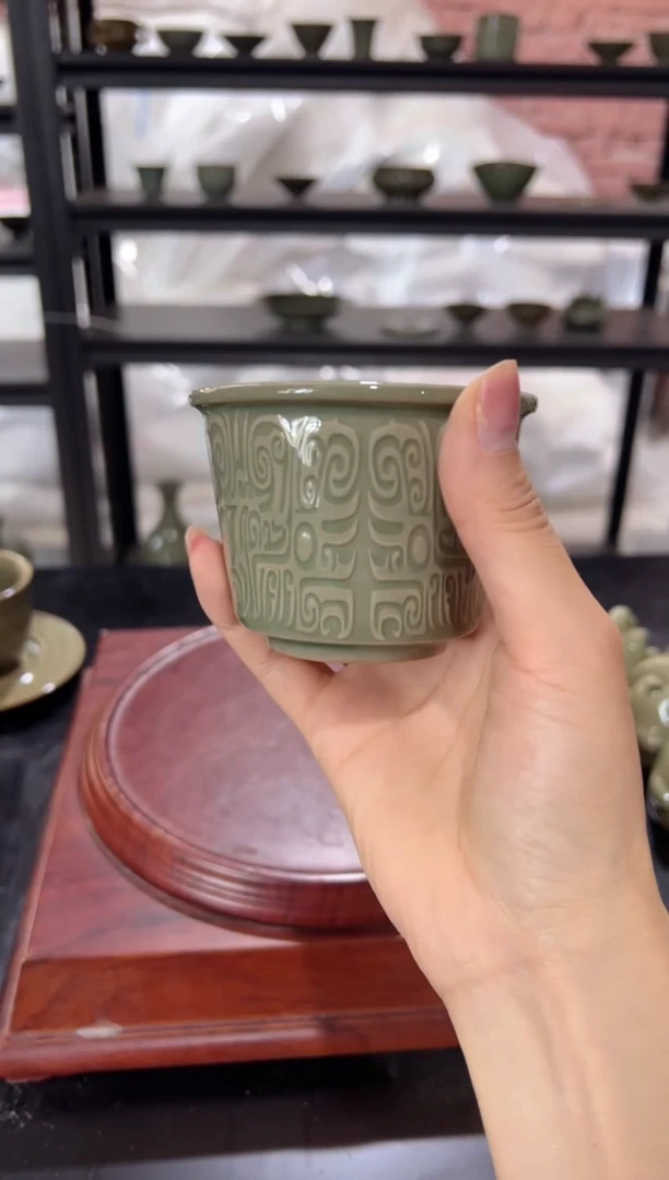 耀州窑青瓷饕餮纹直桶缸杯