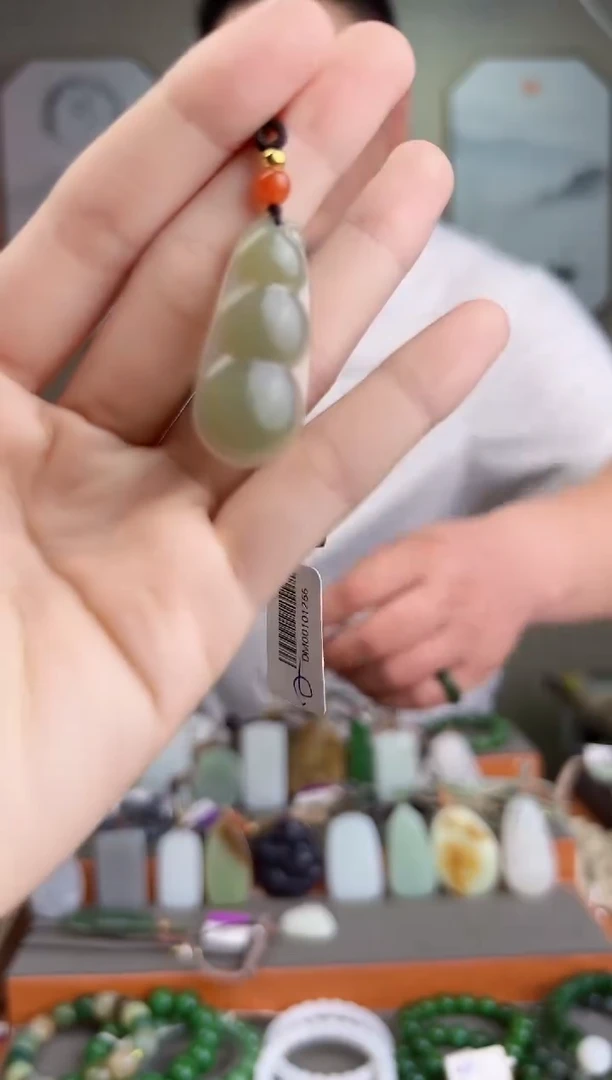 颈饰未镶嵌和田玉一物一证 拍一单发一个