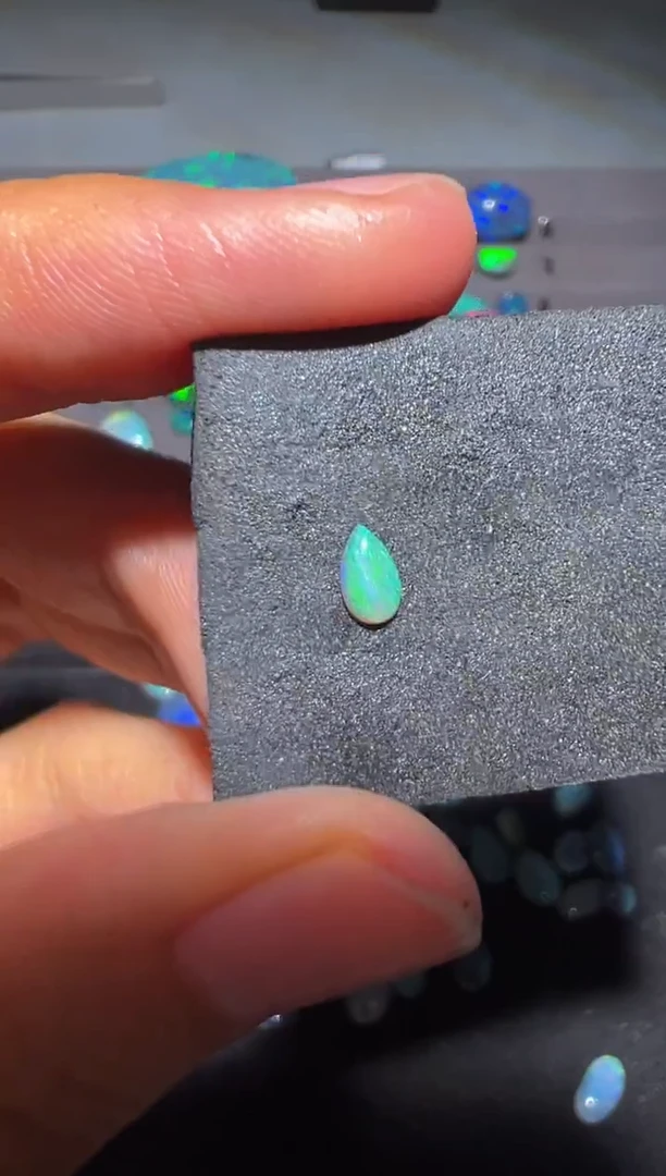 未镶嵌欧泊宝石【苏苏精选】澳洲黑澳宝  3*5  mm