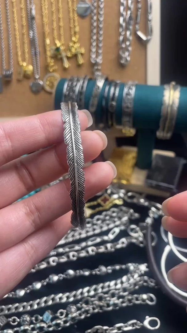 闪购商品如图所示手镯