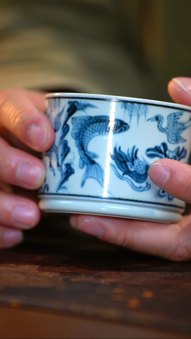 瓷【峰良窑】青花十兽图大容天杯-内绘麒麟