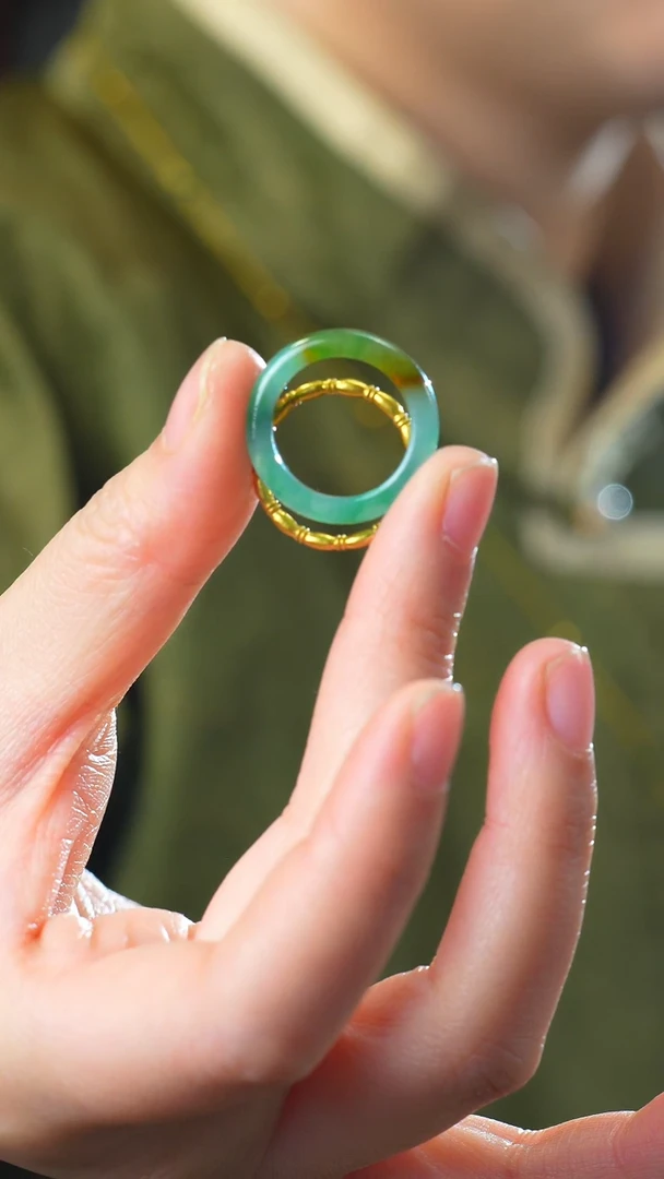 足金镶嵌戒指翡翠腾冲老料冰种多彩翡翠戒指