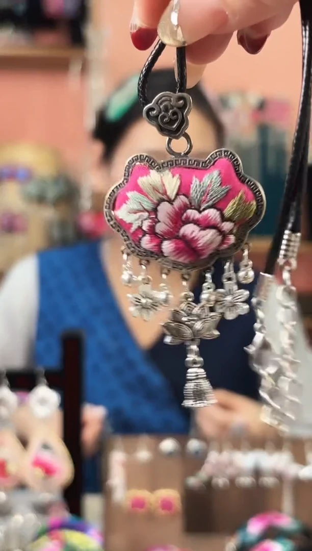 织绣艺枝独绣手工饰品63