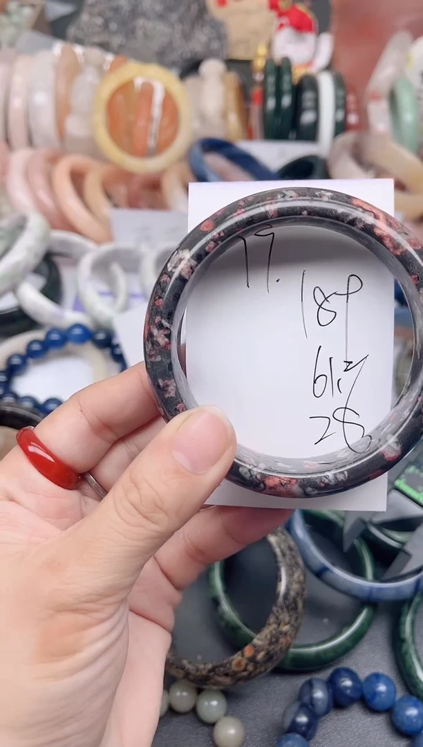 未镶嵌手镯石英质玉189