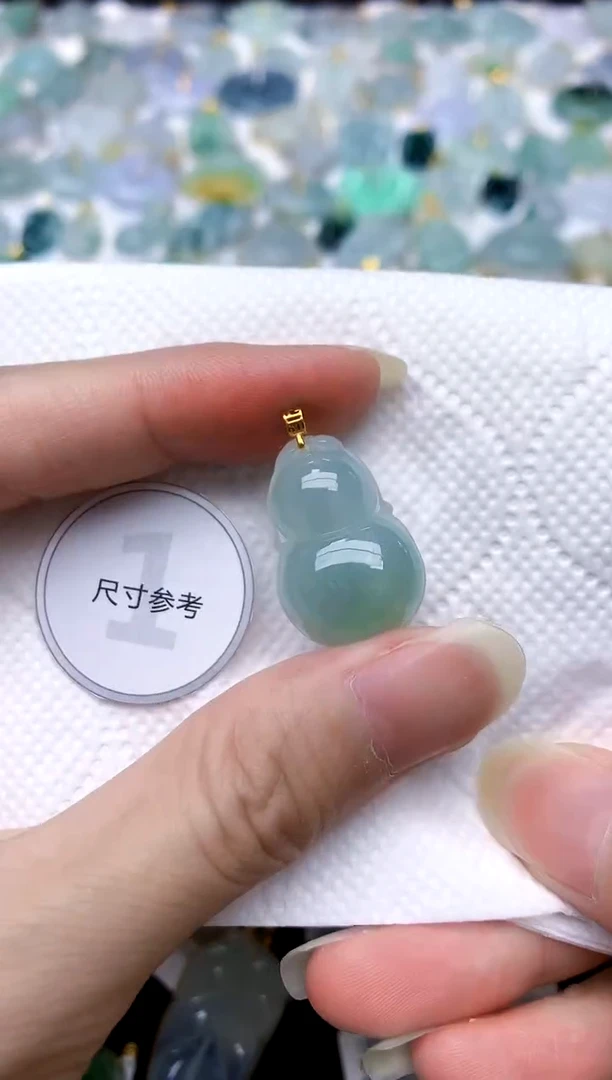 颈饰18K金镶嵌翡翠天然A货翡翠
