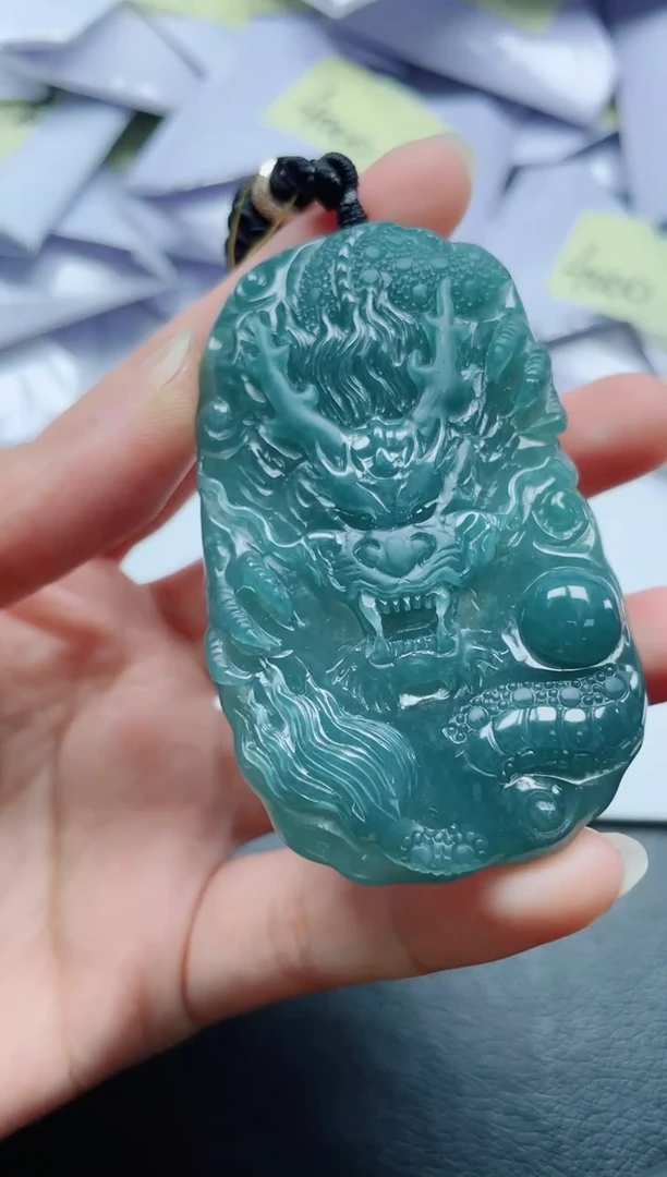 翡翠未镶嵌颈饰