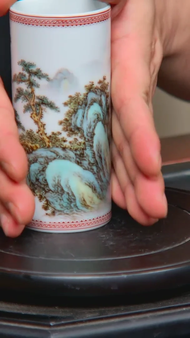 央博文化交流瓷器山水笔筒