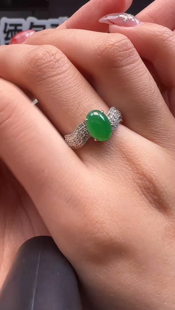 18K金镶嵌戒指翡翠 缅甸珠宝严选