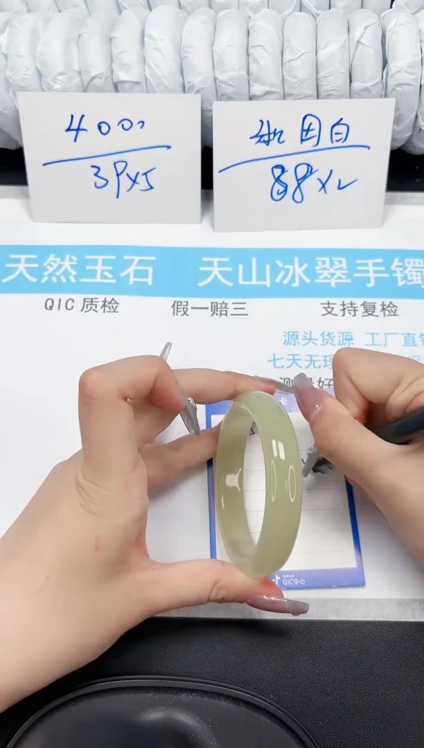 【闪购商品】石英质玉手镯未镶嵌50-57