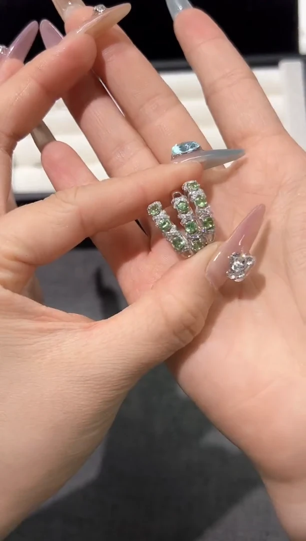 银S925镶嵌戒指石榴石（沙弗莱）89d多样性发其一【1个】