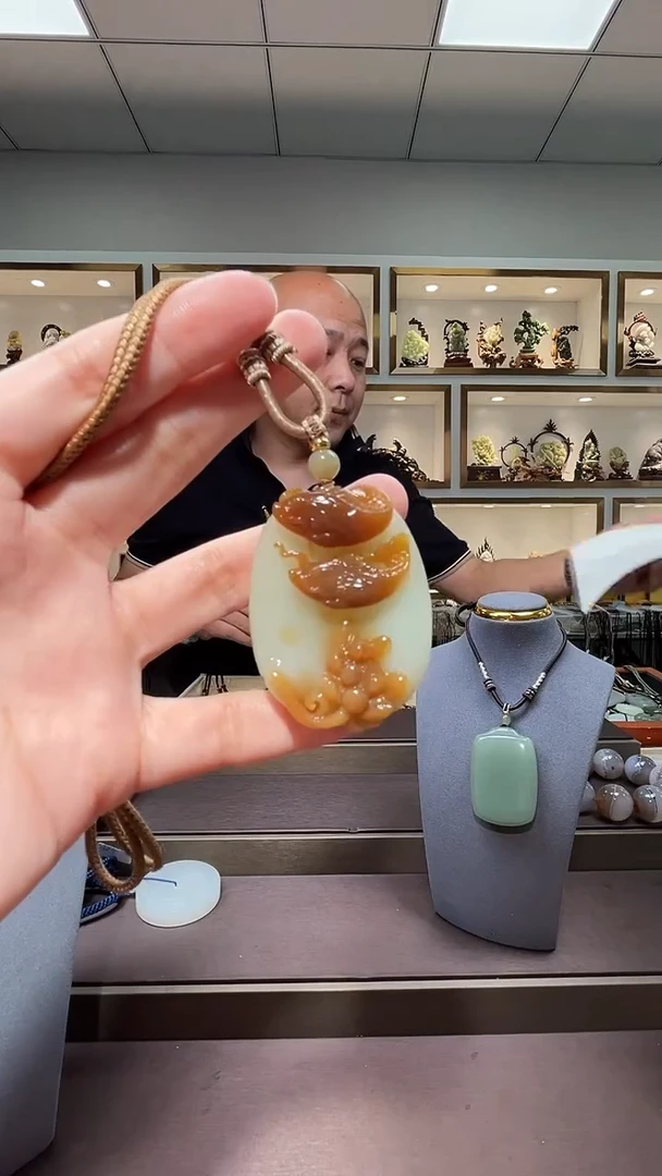 和田玉未镶嵌颈饰苏