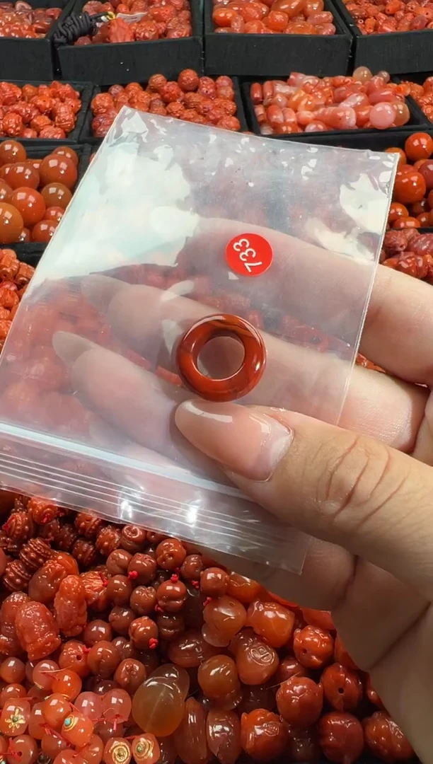 南红玛瑙未镶嵌颈饰1