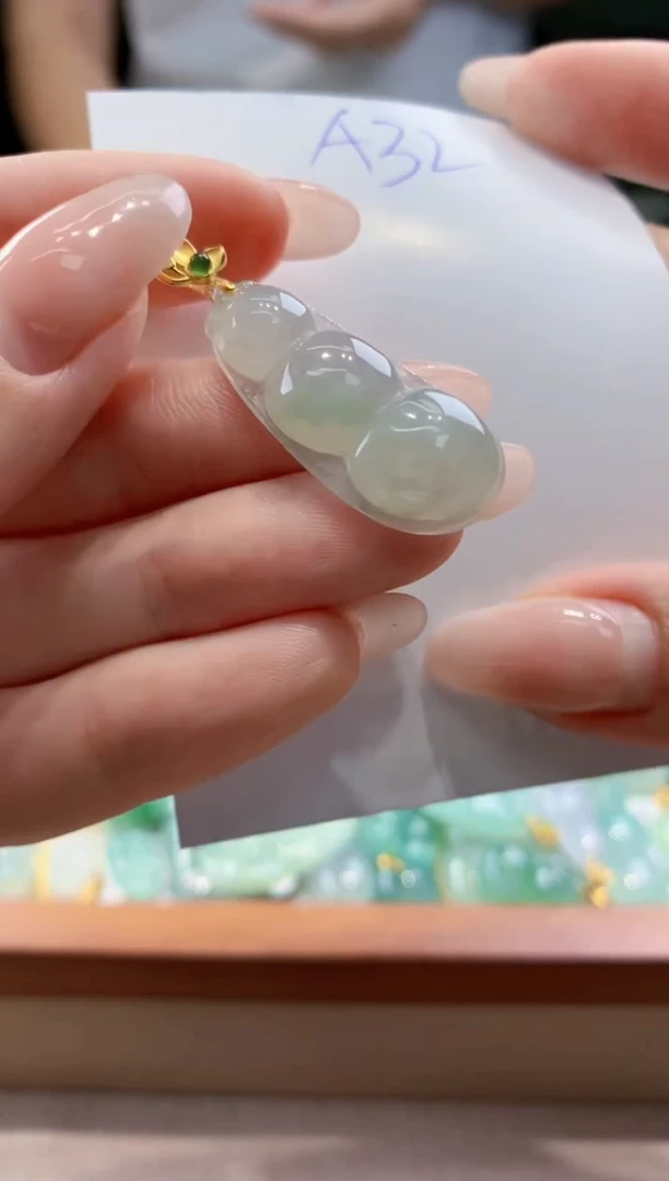 翡翠未镶嵌颈饰天然A货翡翠挂件