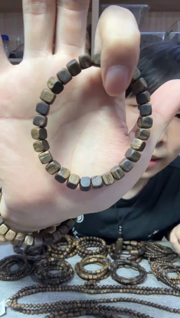 沉香碎屑沉香06方珠单圈5克+ 多样性发其一