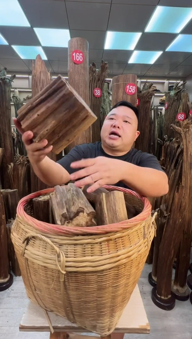 沉香碎屑沉香沉香原料摆件工艺品一百元以上带底座