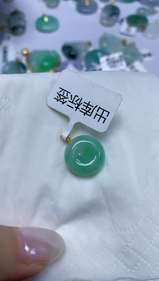 翡翠18K金镶嵌颈饰天然缅甸翡翠A货