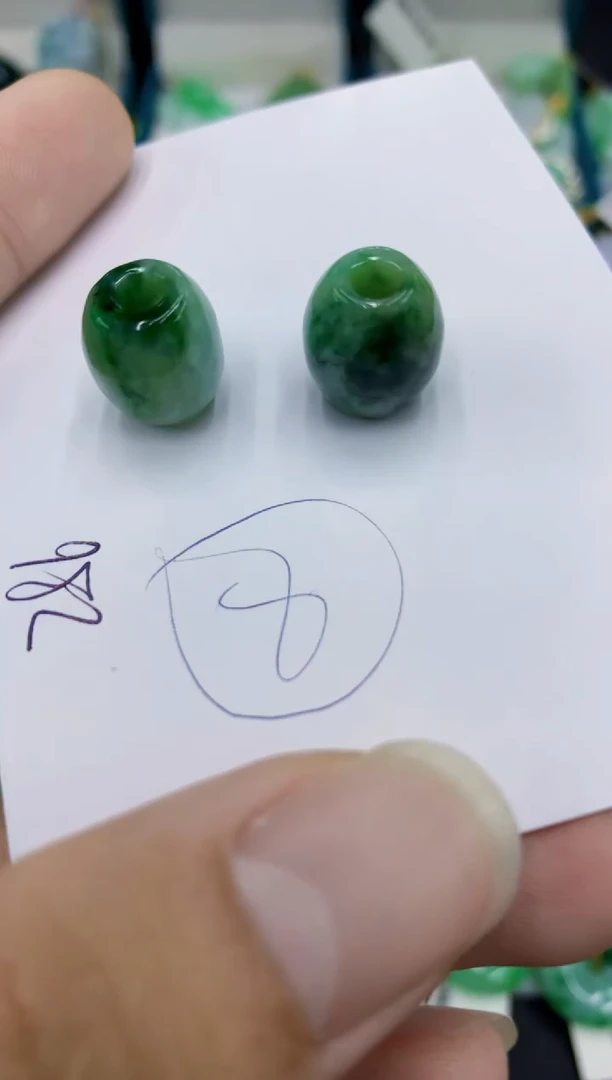 翡翠未镶嵌颈饰1111111111多样性发其一