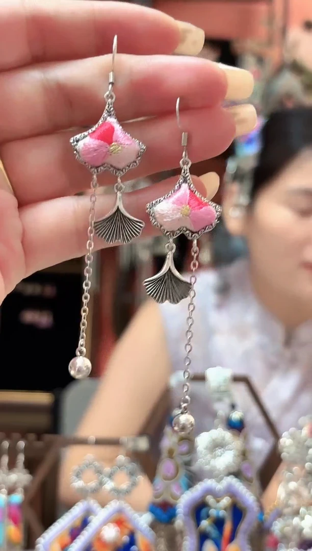 织绣云织谣民族风精美饰品 85