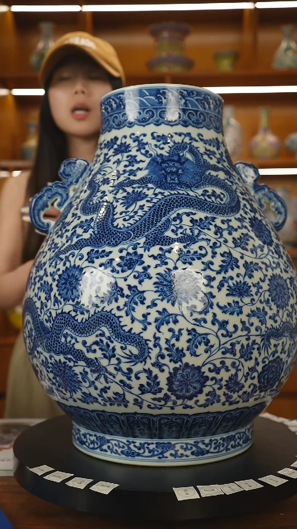 其他暂**庄青花龙纹双耳尊一只