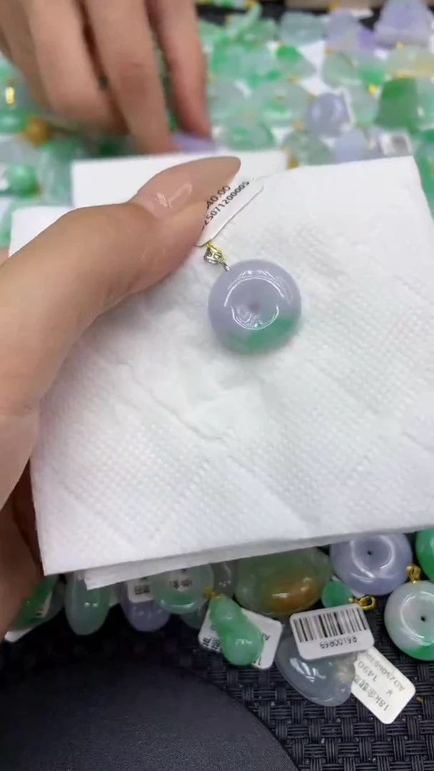 翡翠18K金镶嵌颈饰天然缅甸A货翡翠